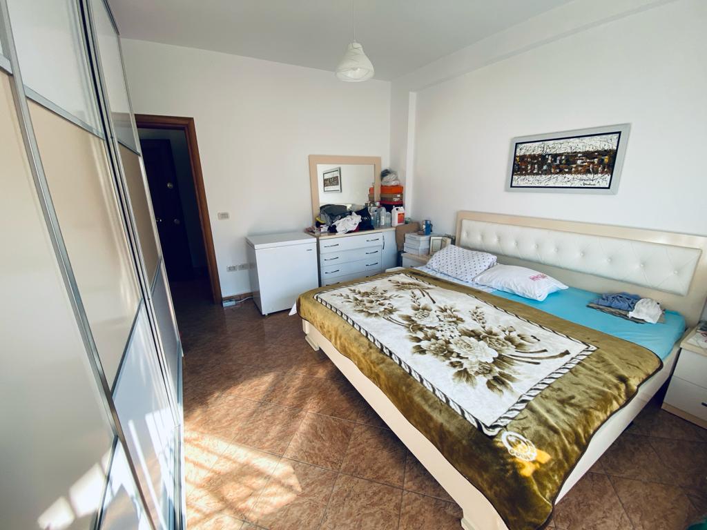 Albanische Immobilienwohnung mit einem Schlafzimmer zum Verkauf in Strandnähe in Vlore, Albanien